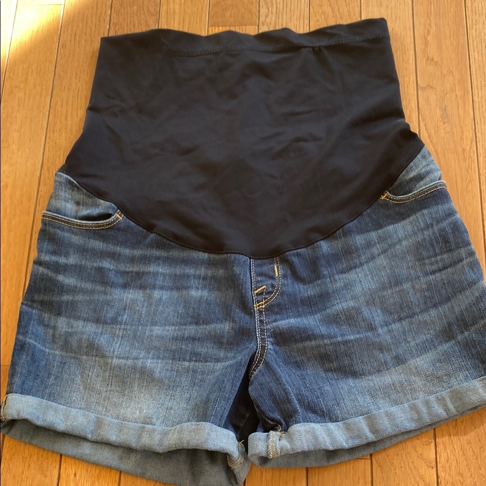 Liz Lange Maternity MIDI Denim Shorts